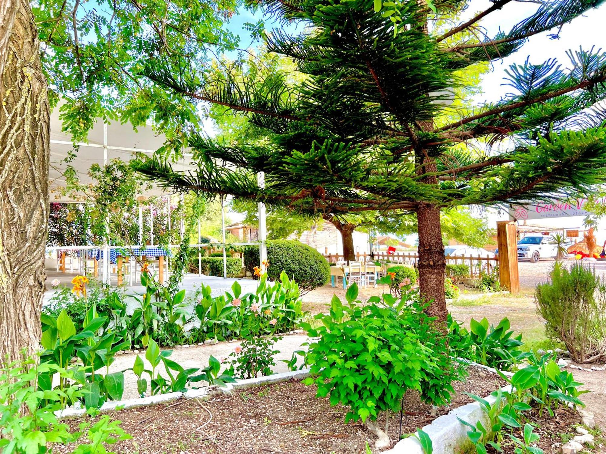 Garden Villa Naza Piqeras Kültér fotó